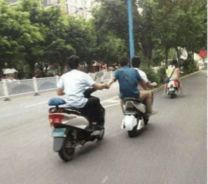 哥们|爆笑GIF:我们说好的一辈子不分手哈哈哈