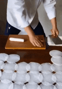 地方|搞笑GIF：你能不能不要在这个地方睡觉啊！我要工作，去别的地方吧！