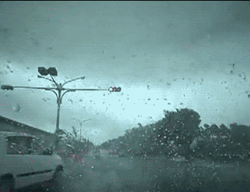 「搞笑Gif动图」记录仪实拍汽车被龙卷风吹走，太可怕了