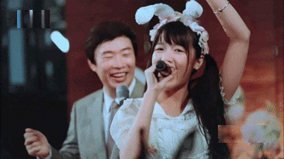 尔康|搞笑GIF: ?这一家三口真的有个性,也不怕掉下去了。