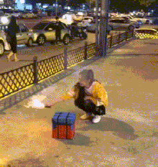 打手势|搞笑GIF：谁知道这妹子最后怎么样了