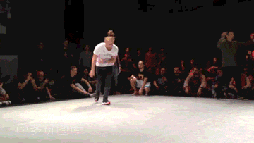 兄弟|搞笑GIF趣图:妹纸你这是练的什么神功?好腰力!