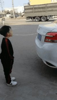 老板|搞笑GIF趣图：?新来的妹子很勤快又能干，难怪老板提拔她当秘书