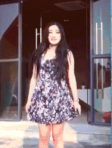 妹子|搞笑GIF图:当妹子突然听到要拍照的时候!