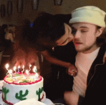 短腿|搞笑GIF:小短腿:我记得这台阶没这么高啊