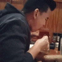 屎壳郎|搞笑GIF:屎壳郎:现在世界太干净了,想要弄这样一个球太难了