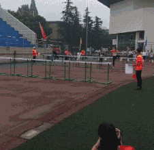 餐巾纸|美女被闺蜜下套吃麻辣餐巾纸,防不胜防!