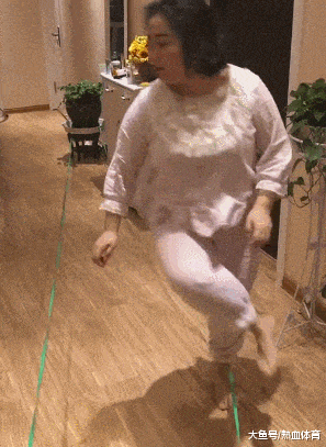 哈雷|内涵GIF：脚踏式哈雷，666