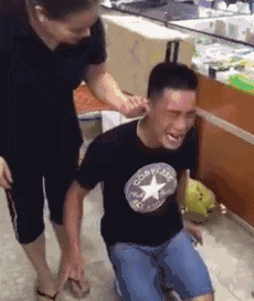 兜子|搞笑GIF趣图：媳妇，我衣服上的兜子哪去了