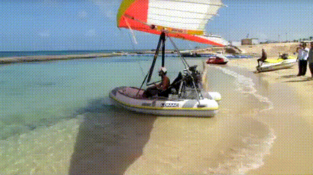 怪怪|爆笑GIF: 这场景总觉得哪里怪怪的