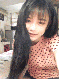 女神|爆笑GIF: 女神变女神经了，估计这姑娘太无聊了