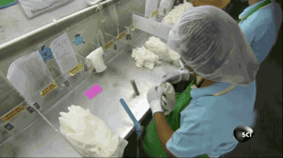 手套|搞笑GIF:笑对生活的妹子