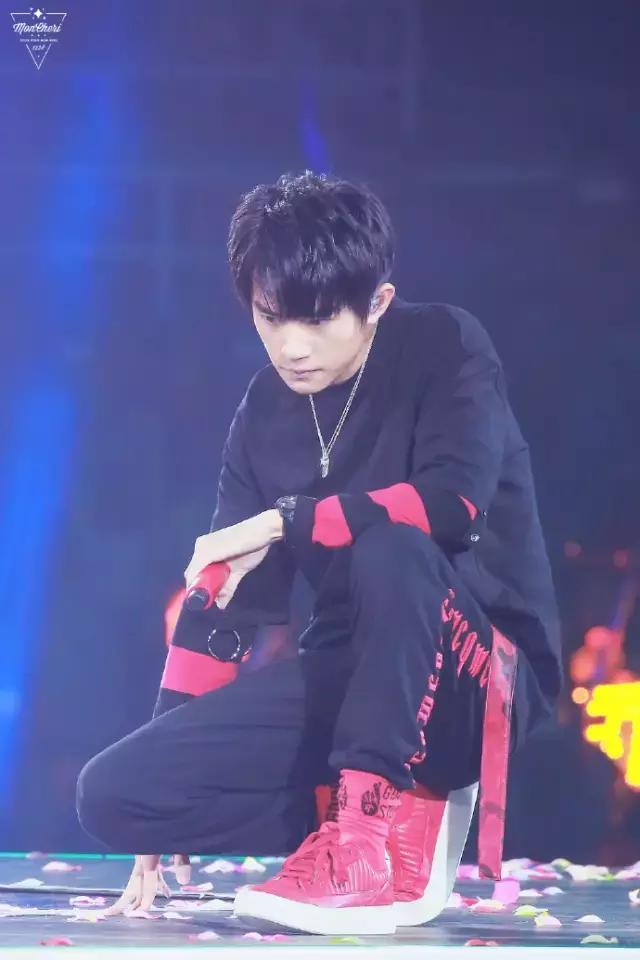 梨涡|易烊千玺把裤子剪成爱心表白，可是看到最后一句话我失望了！