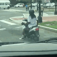 大哥|搞笑GIF:大哥,叫你媳妇来吧,这样太丢人了