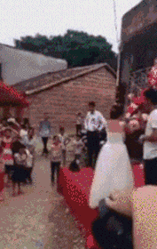 救人者|搞笑GIF动图:你是穿睡衣中打鼓打的最好的