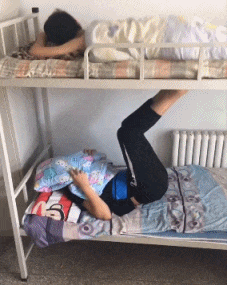 机智|搞笑GIF动图:好机智的方法,以前我怎么没发现呢