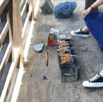 叛徒|搞笑GIF：鸭子：大家快注意一下，我们里面是不是出叛徒了