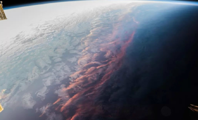 张三|表姐是女警,早上顺路开警车带上自己去公司,可没想刚到公司门口