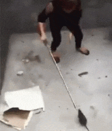 小姨子|搞笑GIF趣图：去岳母家，一进门就听岳母在凶小姨子！