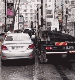 妹子|搞笑GIF：回弹。