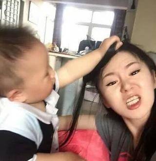 孩子|搞笑GIF: 孩子，你这绝技不错，奶奶教的吧