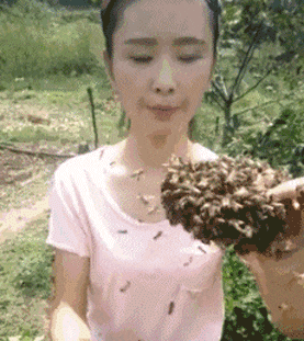 妹子|搞笑GIF：大妈赶紧再尬一段广场舞