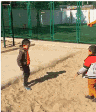 水上漂|搞笑GIF：老板，你们这怎么回事？可不能让我赔偿！