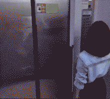 长袖|爆笑GIF: 当一个女孩子很长时间没有男朋友时