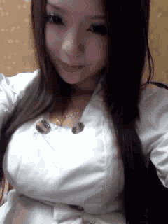 低头|爆笑GIF趣图: 作为女司机就得做好安全措施，一低头就知道是哪个了！