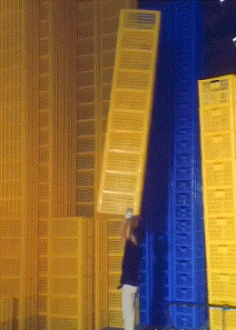 兰博|搞笑GIF：猴子：你一个大男人咋那么小气！