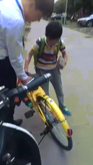 开锁|搞笑GIF: 一条美人鱼正在向你游来~