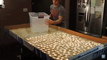 打手势|搞笑GIF：谁知道这妹子最后怎么样了