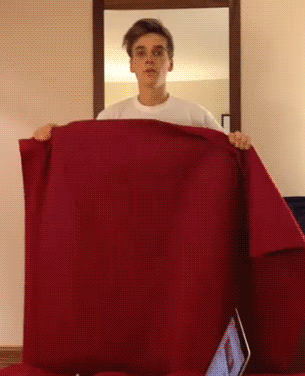 妹子|搞笑GIF趣图:哥们,魔术表演的不错,可惜妹子有点坑