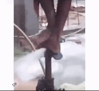 鞋子|搞笑GIF:穿个鞋子而已,你要不要这么牛