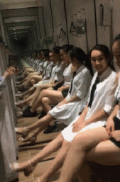 妹子|搞笑GIF趣图：妹子是这样睡觉的，动作很到位，一气呵成