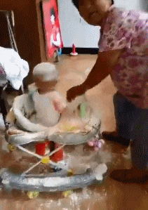 几万|搞笑GIF趣图:经过几万次的练习,这位大哥接西瓜的技术做到了不亏损的程度!