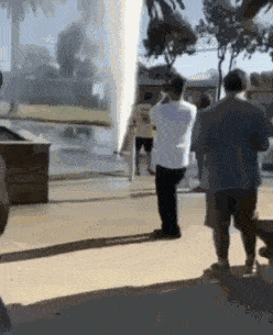 教官|搞笑GIF动图:我也不知道,我是巡考的?