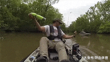 瓜子脸|搞笑GIF:确实是瓜子脸啊,西瓜子也是瓜子啊~