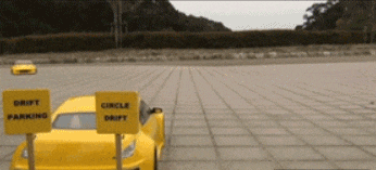 后背|搞笑GIF：到底是什么样的柠檬，让我后背发凉！男人的快乐难道都这么简单吗？