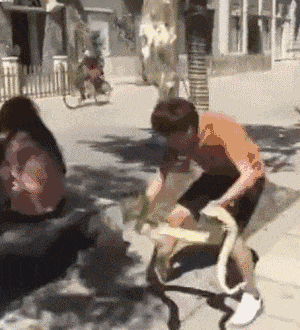 大叔|搞笑GIF：这样整美女，有点过分了啊！