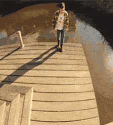 小姨子|搞笑GIF趣图：去岳母家，一进门就听岳母在凶小姨子！