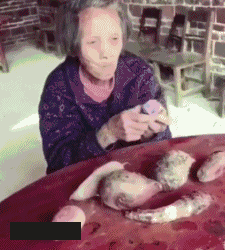 大爷|搞笑GIF动图:等我先热热身,一会回家揍老公玩!