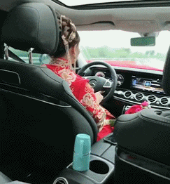 短腿|搞笑动态图GIF: 小短腿有小短腿的下楼方式