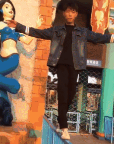 差劲|搞笑GIF趣图:哥们，你的天下第一刀，质量也太差劲了吧！