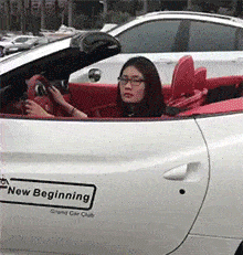 姑娘|搞笑GIF：隔壁的姑娘真厉害，这么年轻就能开豪车了