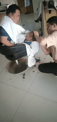 好奇|搞笑时刻：妹子，你这一番操作，把你的朋友都笑倒了