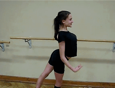 进水管|搞笑段子:差一步没碗,就牵着狗走散,差一步掉进水管无法生还