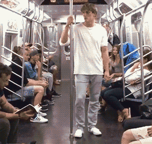 胆子|搞笑GIF：大哥，你的胆子也太大了！竟然挑战这个！