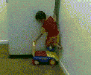 冰箱|搞笑gif: 把玩具车放冰箱上总共分三步！