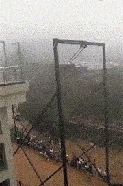 前妻|搞笑gif趣图：这车的质量太好了，不是人力就能破坏的！